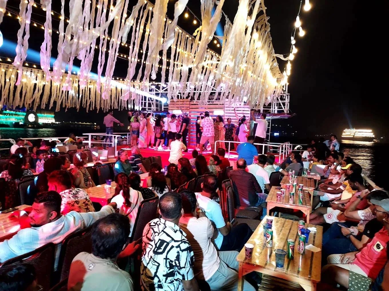Boat & Dinner Cruises