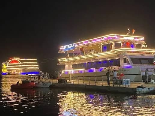 Boat & Dinner Cruises