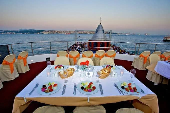 Boat & Dinner Cruises