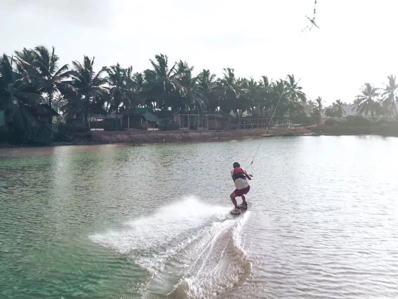 Wakeboard Surfing