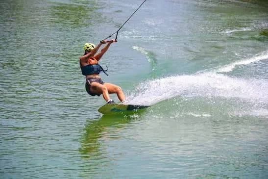 Wakeboard Surfing